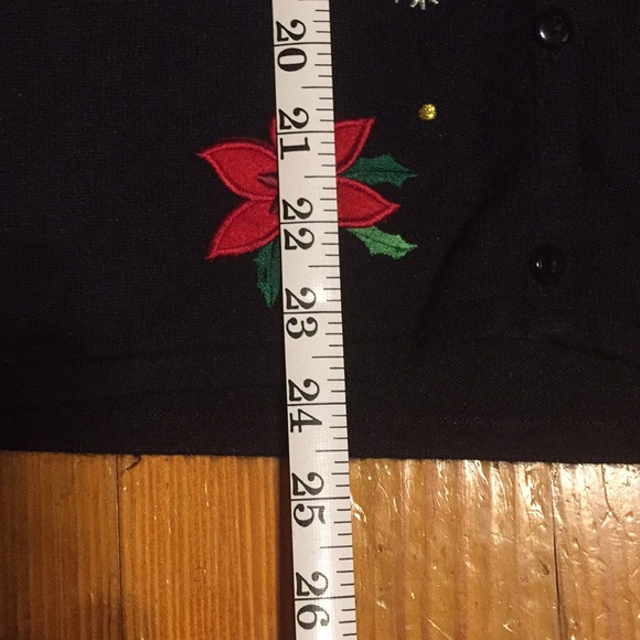 🎄Christmas cardigan with poinsettias & snowflakes - Picture 9 of 9
